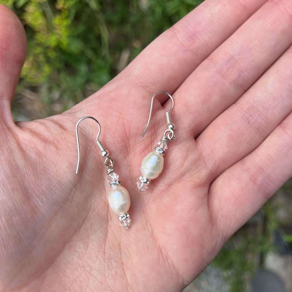 Beautiful Freshwater Pearl and Swarovski Crystal Earrings